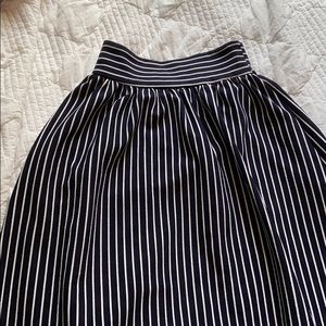 MIDI navy blue striped skirt